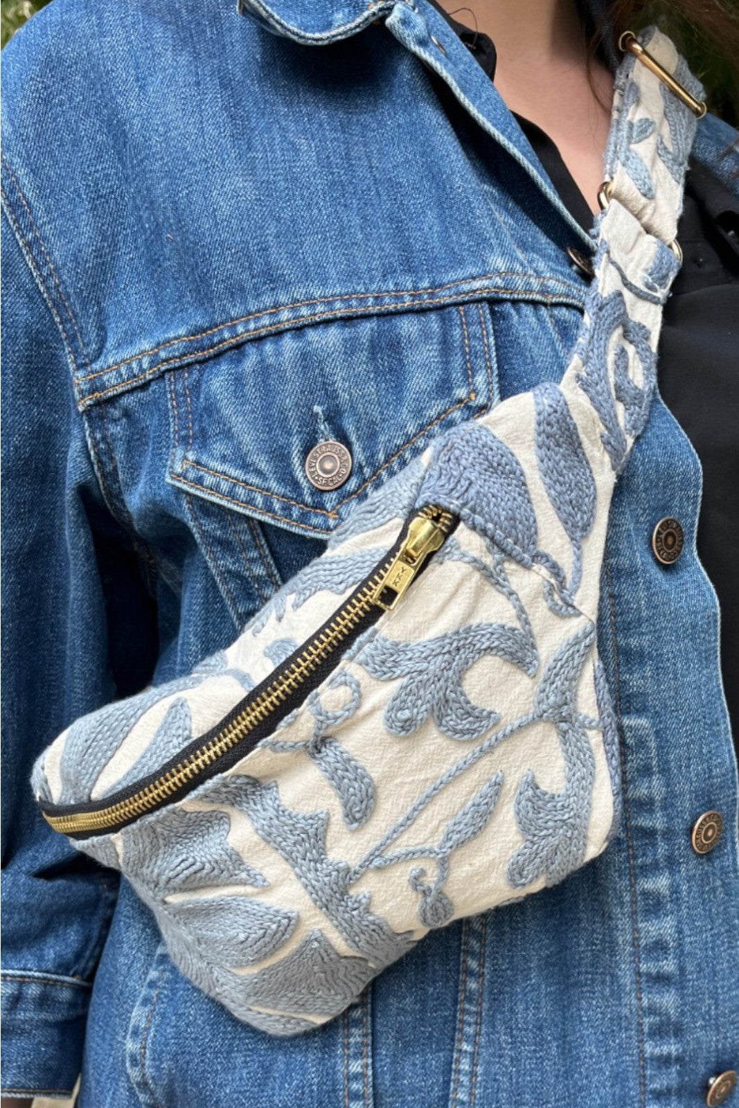 Banane Bengale Suzani BLANC BLEU CLAIR