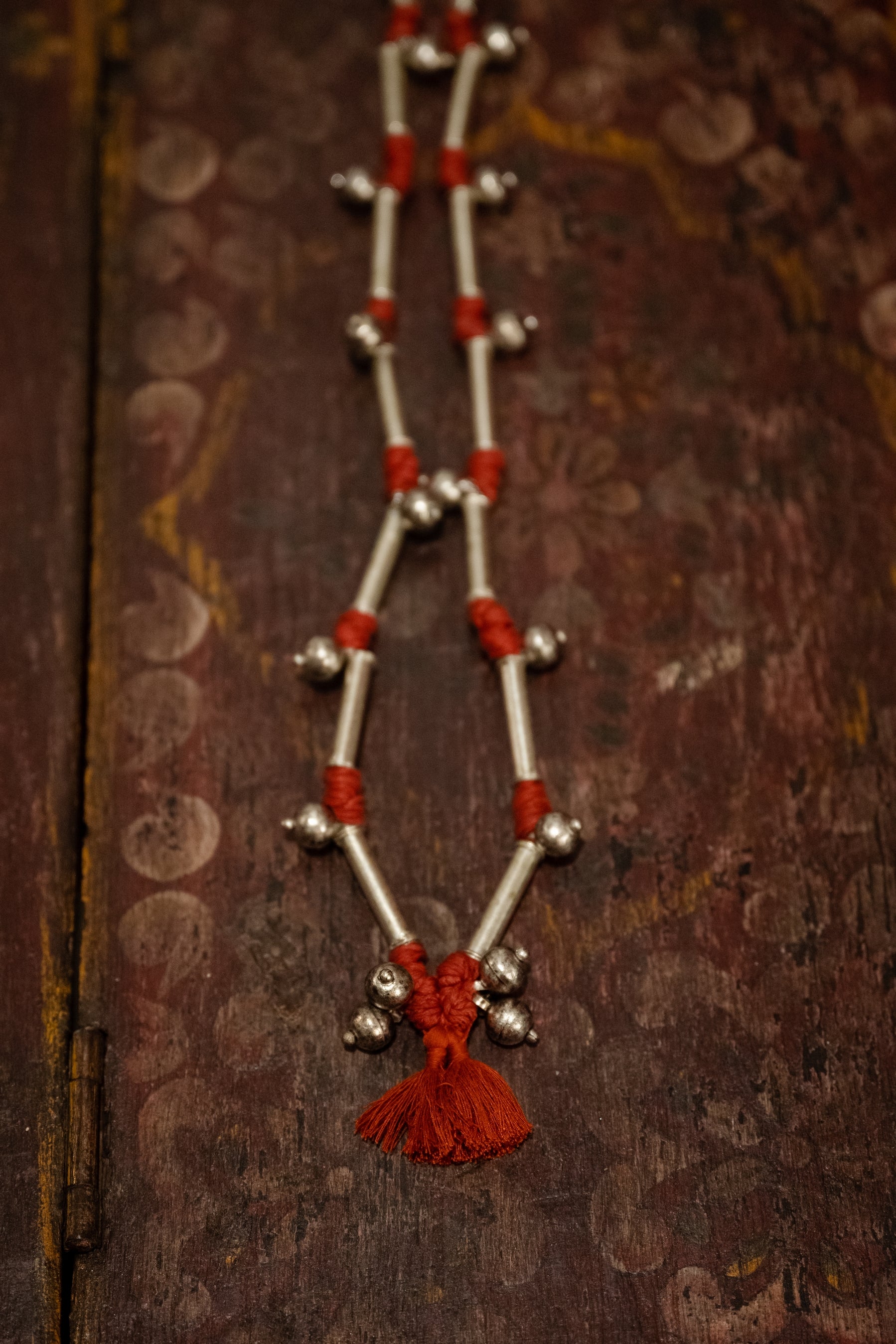 collier tribe laiton et fil de coton