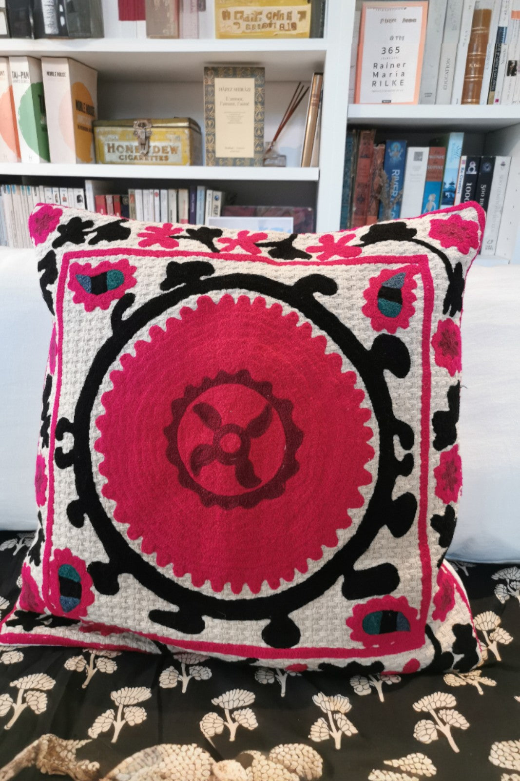 Housse de coussin brodé Suzani