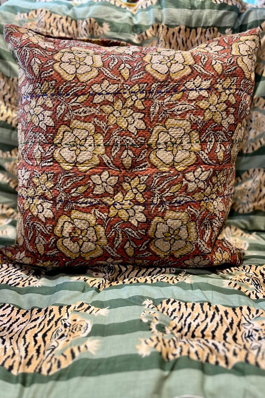 Housse de Coussin en Kantha Satkhira FLORAL OCRE