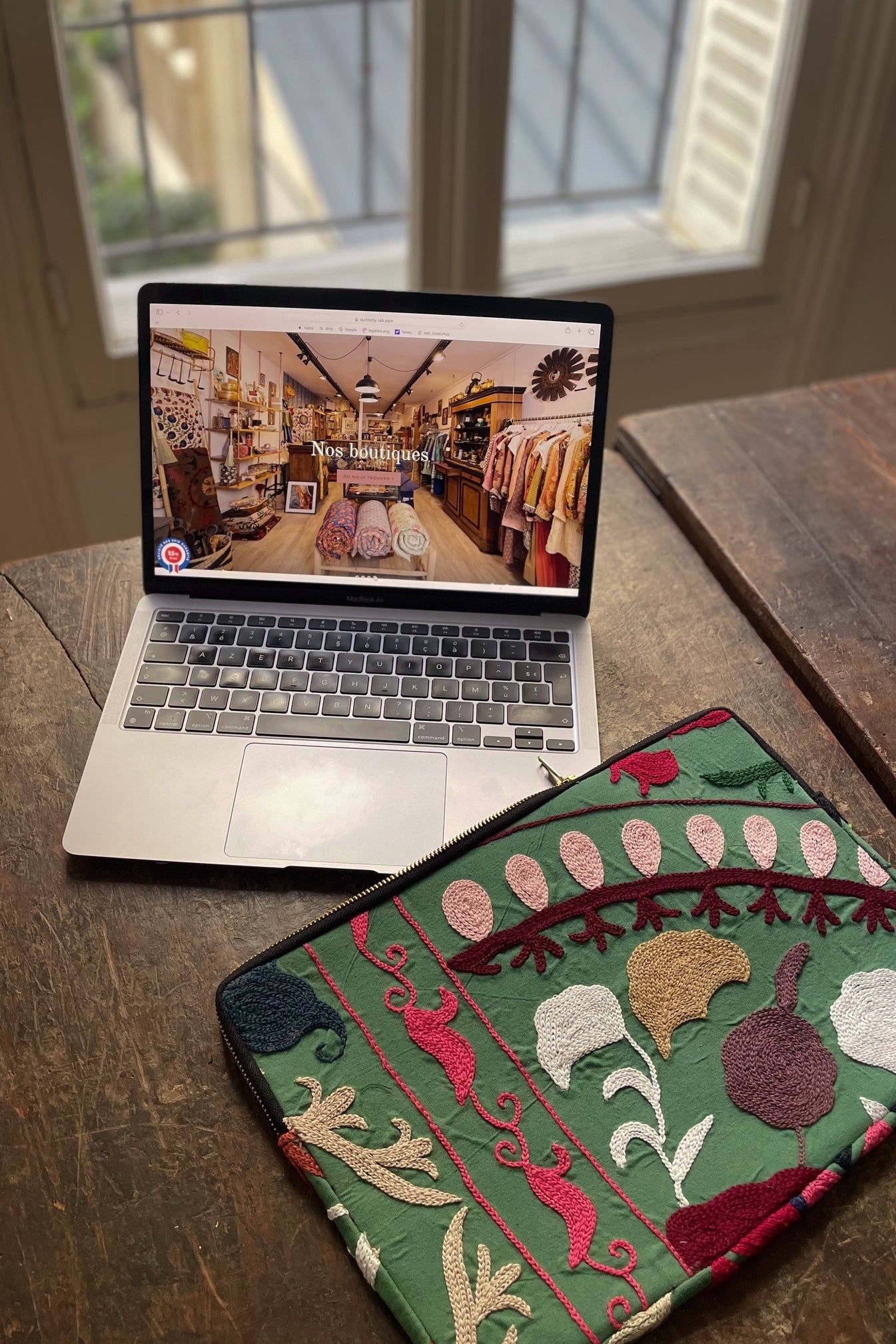 Pochette Ordinateur Suzani - Curiosity Lab