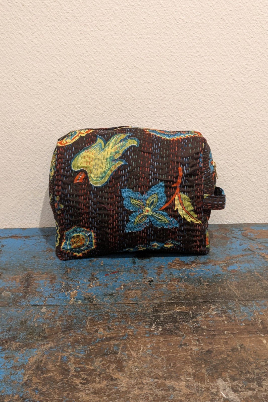 Vanity Kantha Pakistan NOIR