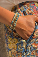 Load image into Gallery viewer, bracelet deva zinc et fil de coton
