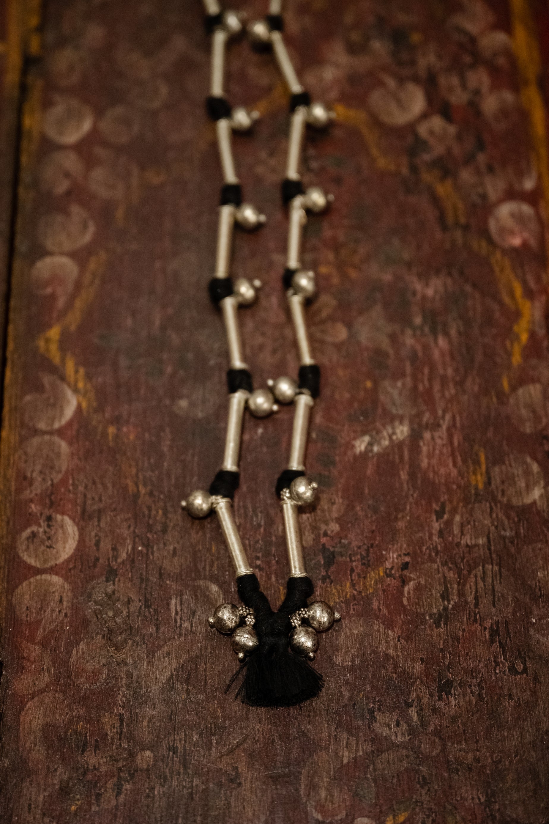 collier tribe laiton et fil de coton