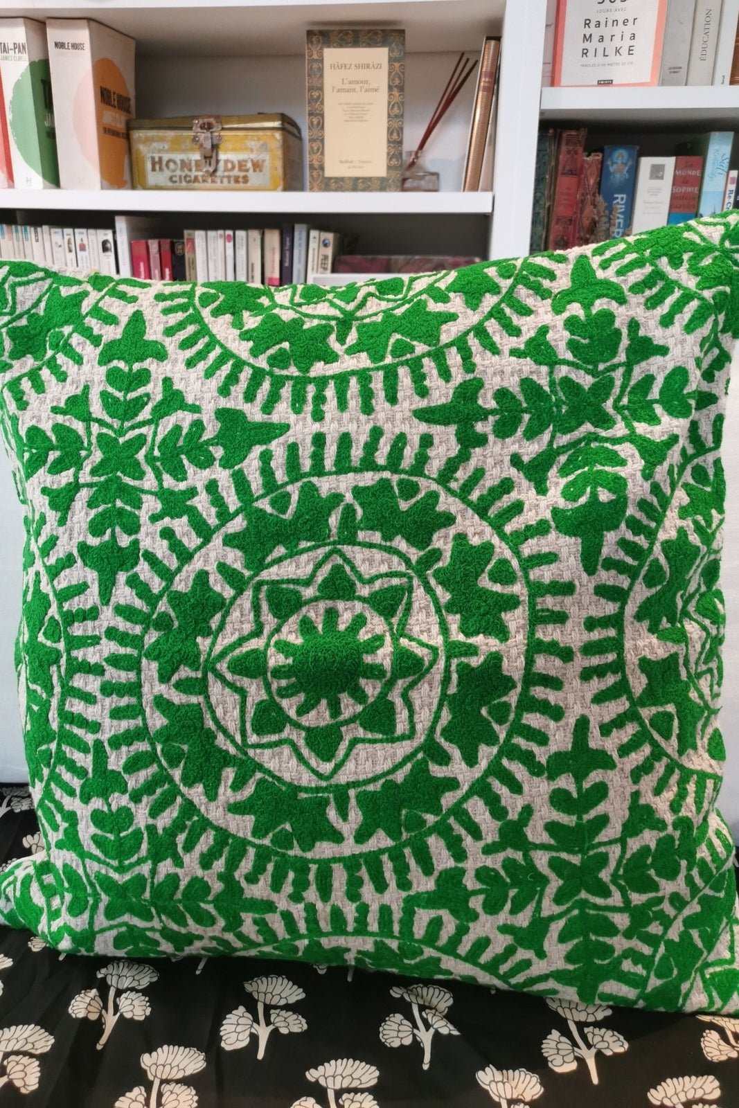 Housse de coussin brodé Suzani - Curiosity Lab