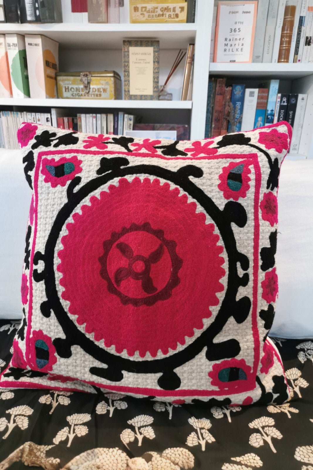 Housse de coussin brodé Suzani - Curiosity Lab