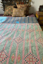Load image into Gallery viewer, jete de canape kantha coton indien kantha
