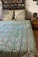 Load image into Gallery viewer, jete de canape kantha coton indien kantha
