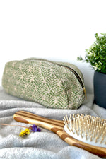 Load image into Gallery viewer, trousse toilette ovale bengale coton indien kantha
